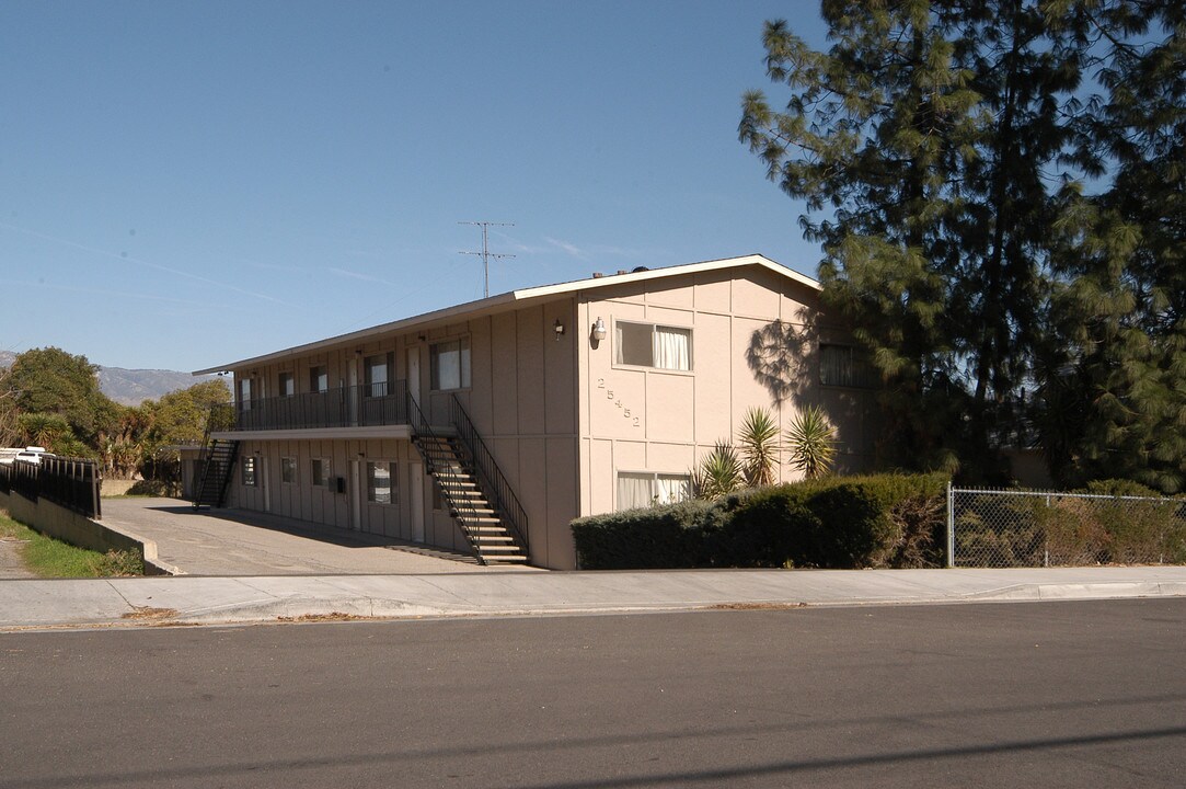 25452 Cole St in Loma Linda, CA - Foto de edificio