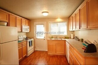 1425 W 8th Ave in Eugene, OR - Building Photo - Building Photo