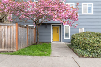 910 95th St in Seattle, WA - Foto de edificio - Building Photo