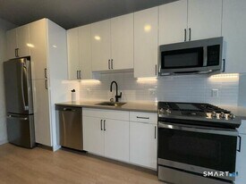 711 Summer St in Stamford, CT - Building Photo