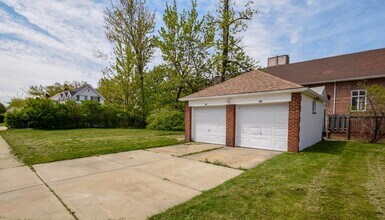 24750 Lakeshore Blvd in Euclid, OH - Building Photo - Building Photo