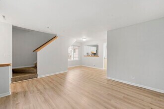 321 W Whispering Oaks Ln in Round Lake, IL - Building Photo - Building Photo