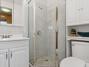 732 16th Ave, Unit 2 story cottage unit in San Francisco, CA - Foto de edificio - Building Photo