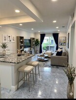 1075 W 68th St in Hialeah, FL - Building Photo