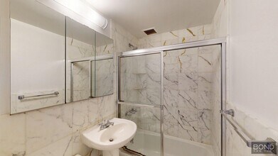1588 York Ave in New York, NY - Building Photo - Building Photo