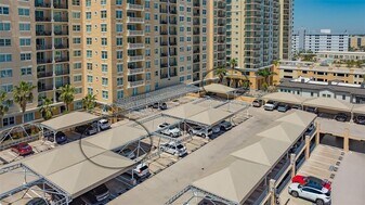 750 N Tamiami Trl in Sarasota, FL - Building Photo