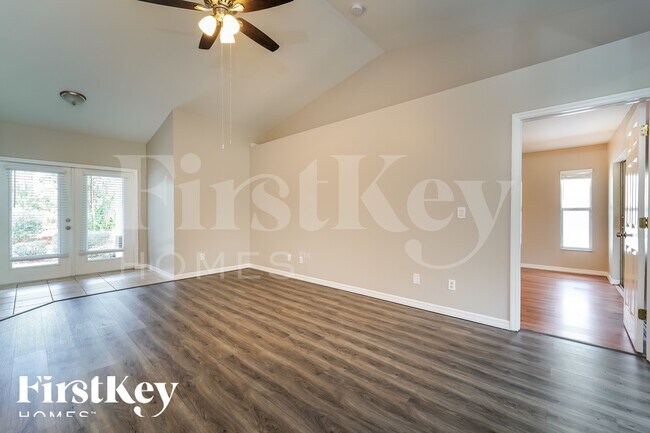 1570 Waldorf Dr in North Port, FL - Foto de edificio - Building Photo