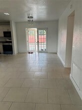 17331 NW 45th Ct in Miami Gardens, FL - Foto de edificio - Building Photo