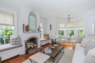 135 Meeting House Ln in Southampton, NY - Building Photo - Building Photo