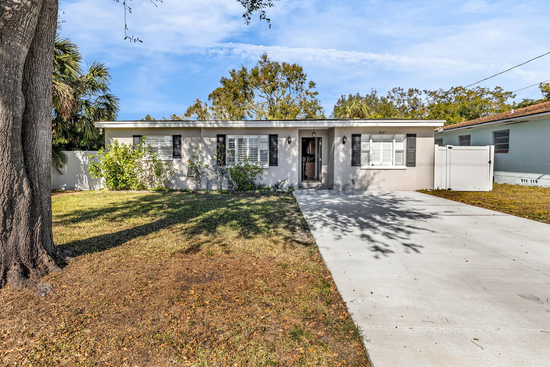 3117 W Gray St in Tampa, FL - Building Photo