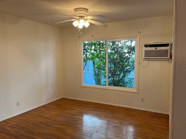 5319 Radford Ave, Unit 5 in Valley Village, CA - Foto de edificio - Building Photo