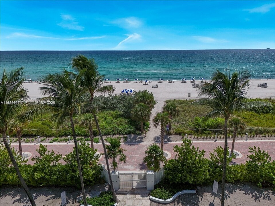 5151 Collins Ave in Miami, FL - Building Photo