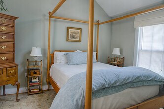 142 Neal St in Portland, ME - Building Photo - Building Photo