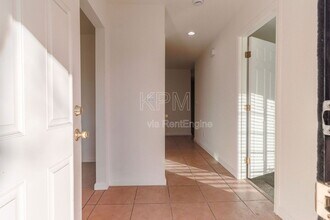 7102 Richland Way in Stockton, CA - Building Photo - Building Photo