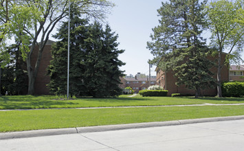 Stratford Villa - Oak Park, MI in Oak Park, MI - Foto de edificio - Building Photo