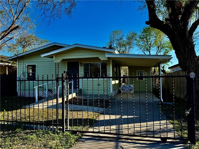 1718 E Cano St in Edinburg, TX - Building Photo - Building Photo