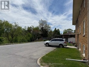 9-9 Riverview Blvd in St Catharines, ON - Building Photo - Building Photo