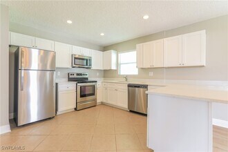 4926 Escalante Dr in North Port, FL - Foto de edificio - Building Photo