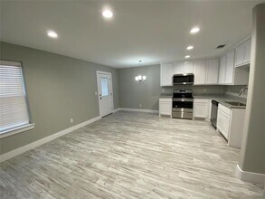 131 E Bond St in Denison, TX - Foto de edificio - Building Photo