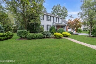 41 Carrie Dr in Howell, NJ - Building Photo - Building Photo