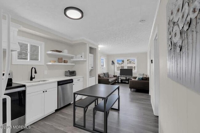 116 1st Ave in Manasquan, NJ - Building Photo - Building Photo