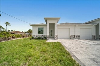 1153 Countess Ave in Lehigh Acres, FL - Building Photo - Building Photo