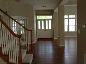 48 Landau Rd in Bernards, NJ - Foto de edificio - Building Photo