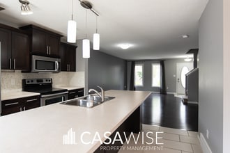 1623-1623 Towne Centre Blvd NW in Edmonton, AB - Building Photo - Building Photo