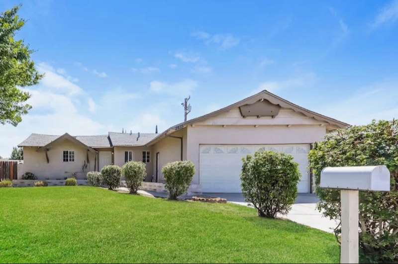 2815 St Elmo Dr in Rialto, CA - Building Photo