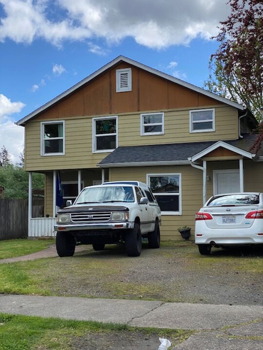 2477 Alder St in Eugene, OR - Building Photo