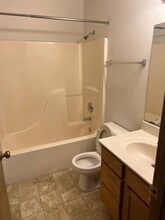 2623 E Oakbrook Dr in Columbia, MO - Building Photo - Building Photo