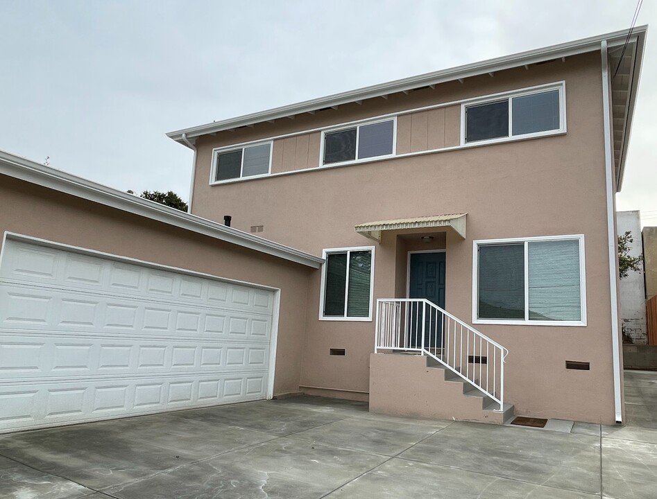 1814 Spreckels Ln in Redondo Beach, CA - Building Photo