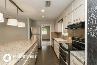 1555 Shirl Ln in Jacksonville, FL - Foto de edificio - Building Photo