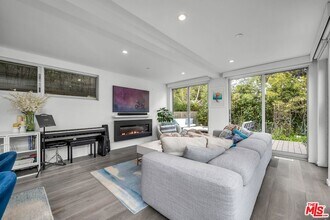 718 Marine St in Santa Monica, CA - Foto de edificio - Building Photo