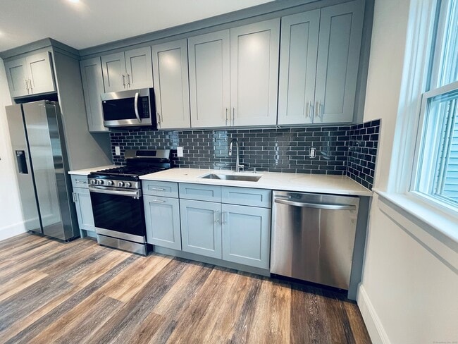 317 Strawberry Hill Ave in Norwalk, CT - Building Photo - Building Photo