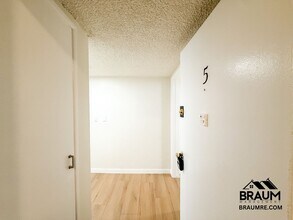 5252 Hermitage Ave in Los Angeles, CA - Building Photo - Building Photo