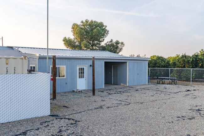 12712 E McKinley Ave in Sanger, CA - Building Photo - Building Photo