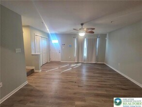 2500 Alex Rd in Easton, PA - Foto de edificio - Building Photo