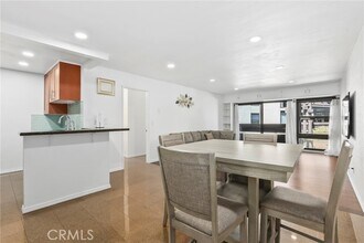 7740 Redlands St, Unit M2076 in Playa Del Rey, CA - Foto de edificio - Building Photo