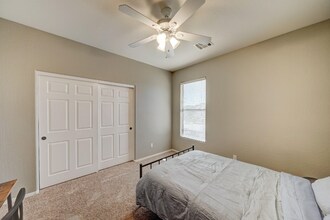 10223 W Raymond St in Tolleson, AZ - Foto de edificio - Building Photo