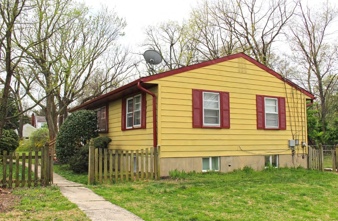 4808 College Ave in College Park, MD - Building Photo