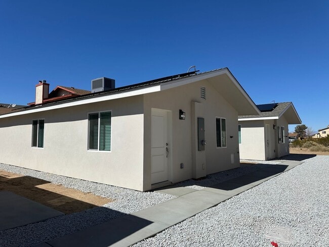 property at 916 W Perdew Ave