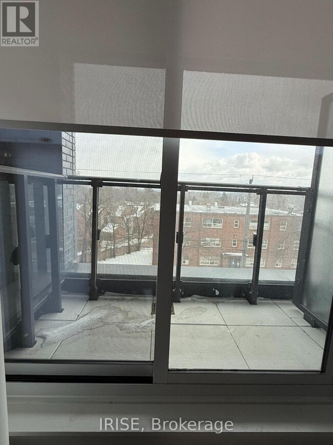 2 Manderley Dr in Toronto, ON - Building Photo - Building Photo