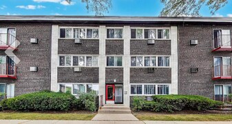 8500 Skokie Blvd in Skokie, IL - Building Photo