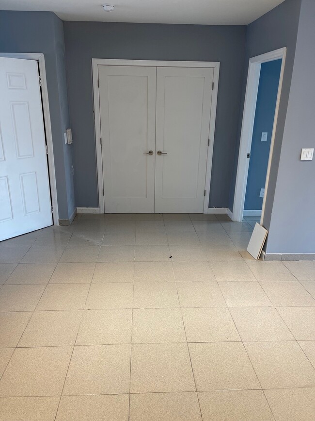 266 Central Ave, Unit 2 in Jersey City, NJ - Building Photo - Building Photo