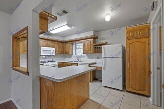 213 Gregory Dr in Desoto, TX - Building Photo - Building Photo