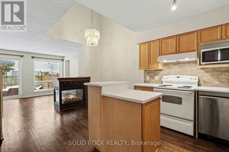 17 Festive Private in Ottawa, ON - Building Photo - Building Photo