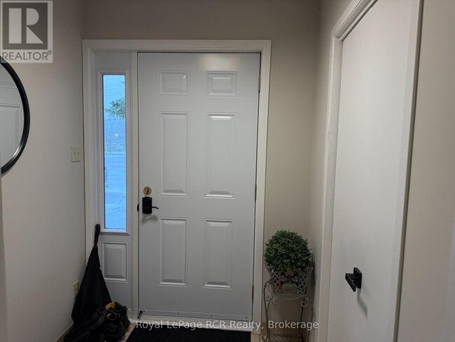 2 Trafalgar Rd in Collingwood, ON - Building Photo - Building Photo