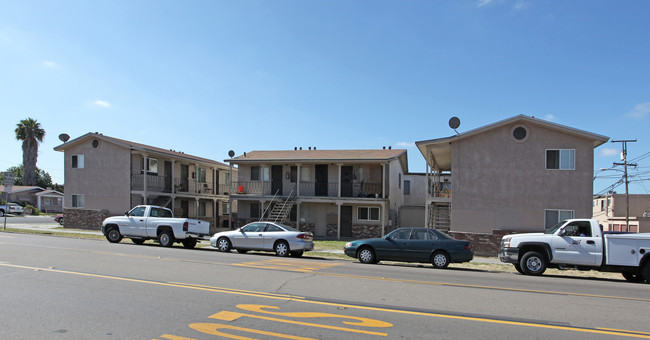 3845-3865 Orange Ave in San Diego, CA - Foto de edificio - Building Photo