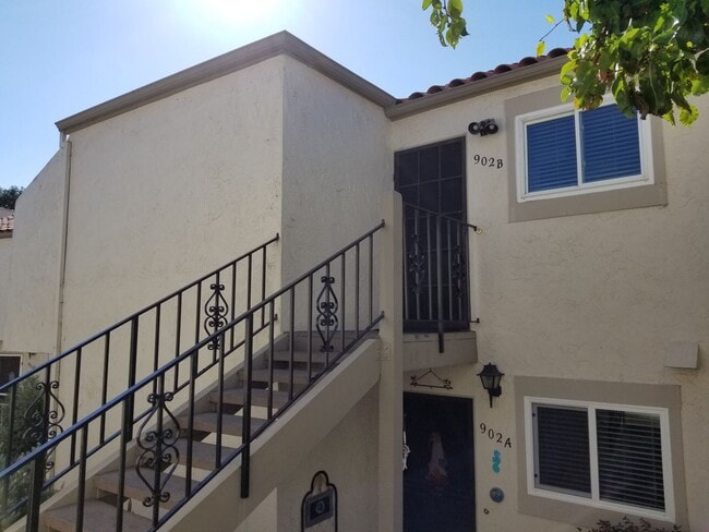 902 Caminito Madrigal in Carlsbad, CA - Building Photo - Building Photo